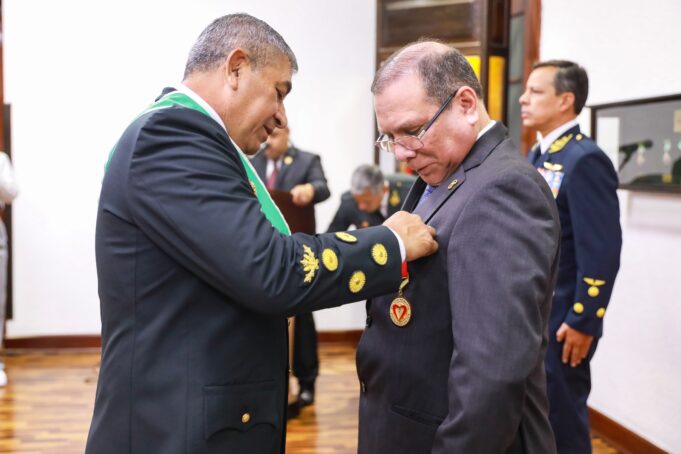 Poder Judicial recibe condecoración «Corazón Policial de la PNP» por implementar unidades de flagrancia