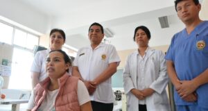 Cirujanos cardiovasculares realizan primera operación de cambio de válvula mitral del corazón y salvan a esposa de Suboficial PNP en Hospital Central