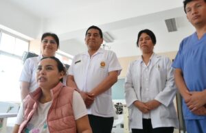 Cirujanos cardiovasculares realizan primera operación de cambio de válvula mitral del corazón y salvan a esposa de Suboficial PNP en Hospital Central