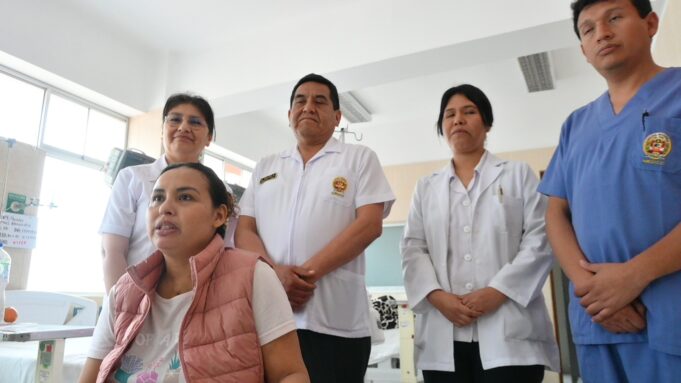 Cirujanos cardiovasculares realizan primera operación de cambio de válvula mitral del corazón y salvan a esposa de Suboficial PNP en Hospital Central