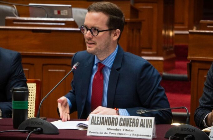 Proyecto de ley plantea que policías y bomberos intervengan en rescate de animales encerrados en vehículos