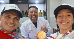 Joaquín Cisneros: Perfumista felicita a campeones de Kickboxing de los Juegos Bolivarianos Ayacucho 2024