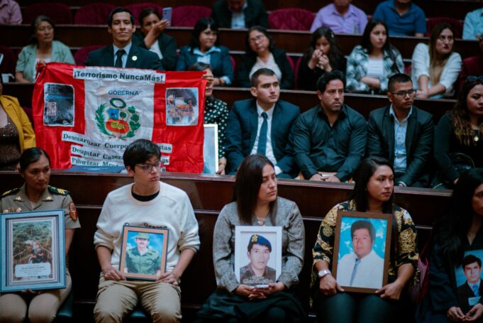 Congresista Alejandro Cavero rinde reconocimiento a los huérfanos víctimas de terrorismo