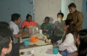 Humilde familia recibió sorpresiva cena navideña