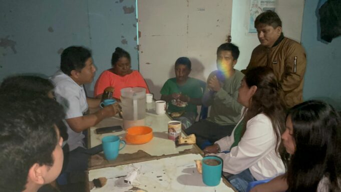 Humilde familia recibió sorpresiva cena navideña