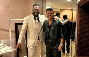 Salsero Yiyo Sarante reconoce y canta con Jeinson Manuel en Estados Unidos