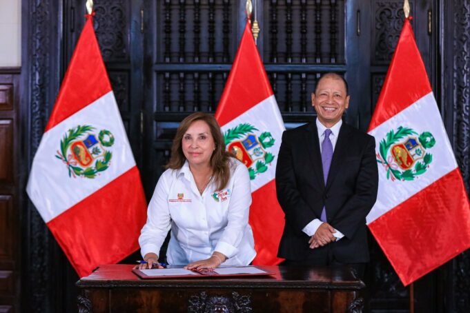 Dina Boluarte anunció incremento de sueldo mínimo a S/ 1 130 y regirá desde 1 de enero de 2025