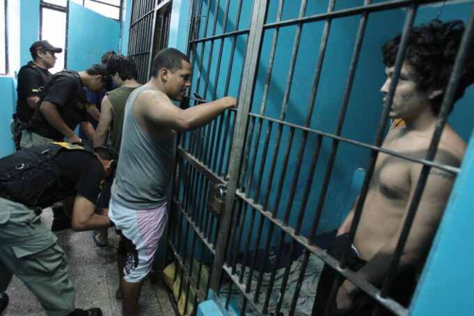 Crisis del sistema penitenciario: congresista Cavero pide que se priorice su proyecto sobre privatización de cárceles