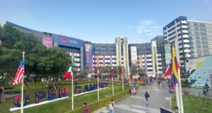 Joven cae del piso 12 de la Universidad César Vallejo de Lima Norte, en Los Olivos