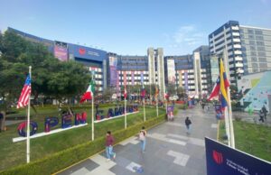 Joven cae del piso 12 de la Universidad César Vallejo de Lima Norte, en Los Olivos