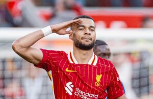 Liverpool sigue firme en la punta de la Premier League al golear al Ipswich 4-1