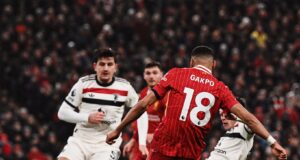 Manchester United frenó al líder Liverpool empatando 2-2 en Anfield