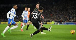 Arsenal dejó dos puntos valiosos ante el Brighton empatando 1-1 y el Liverpool puede alejarse