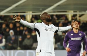 Nápoles es el nuevo líder del Calcio Italiano al golear a Fiorentina 3-0