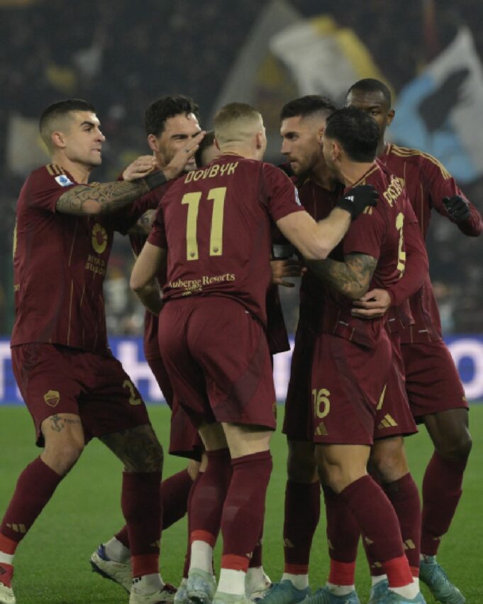 Roma le ganó a Lazio 2-0 en el clásico de la capital italiana y sube posiciones en la Serie «A»
