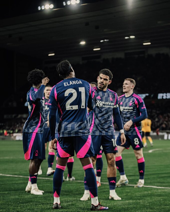 Nottingham Forest le ganó al Wolves 3-0 y se ubicó tercero en la Premier League