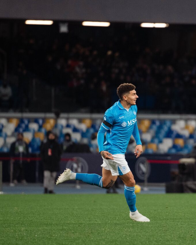 Nápoles se mantiene firme en el liderato de la Serie «A» de Italia al ganar a Verona 2-0