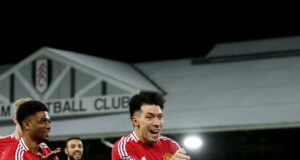 Manchester United le ganó al Fulham 1-0 con tanto del argentino Lisandro Martínez
