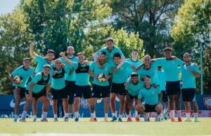 Alianza Lima sostuvo esta mañana dos amistosos contra Vélez Sarsfield ganando 1-0 y empatando 1-1