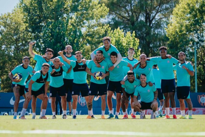 Alianza Lima sostuvo esta mañana dos amistosos contra Vélez Sarsfield ganando 1-0 y empatando 1-1