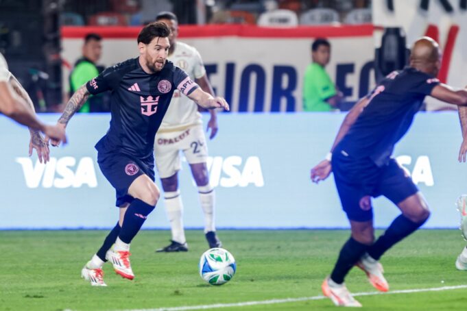 Inter de Miami con Messi le ganó por penales a Universitario 5-4, tras empatar 0-0 en los noventa