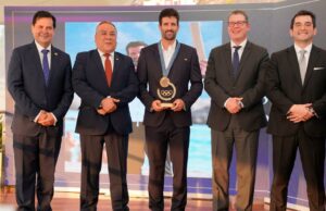 Comité Olímpico Peruano premió a Stefano Peschiera como deportista 2024