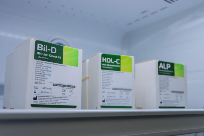 Diris Lima Centro fortalece el almacenamiento de medicamentos en farmacias y laboratorios con nuevos equipos de cadena de frío
