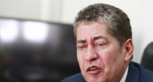 Exmagistrado del Tribunal Constitucional condenado por agresión a su esposa