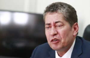 Exmagistrado del Tribunal Constitucional condenado por agresión a su esposa