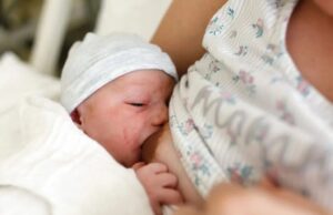 𝙇𝙖 𝙡𝙖𝙘𝙩𝙖𝙣𝙘𝙞𝙖 𝙢𝙖𝙩𝙚𝙧𝙣𝙖 𝙚𝙨 vital en bebés prematuros