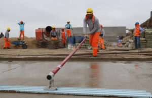 Construyen las losas deportivas más altas de Lima en Villa María del Triunfo