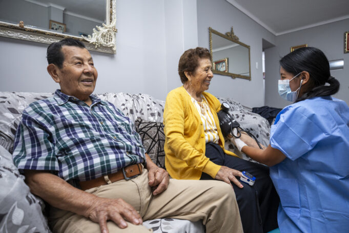 Padomi de EsSalud supera el millón de atenciones domiciliarias a más de 52 mil asegurados durante el 2024