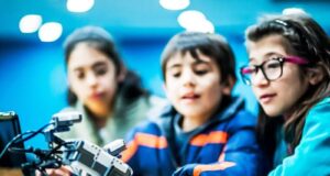 Tecnología y diversión: Estos son los cursos de verano que transformarán las vacaciones de tus hijos este 2025