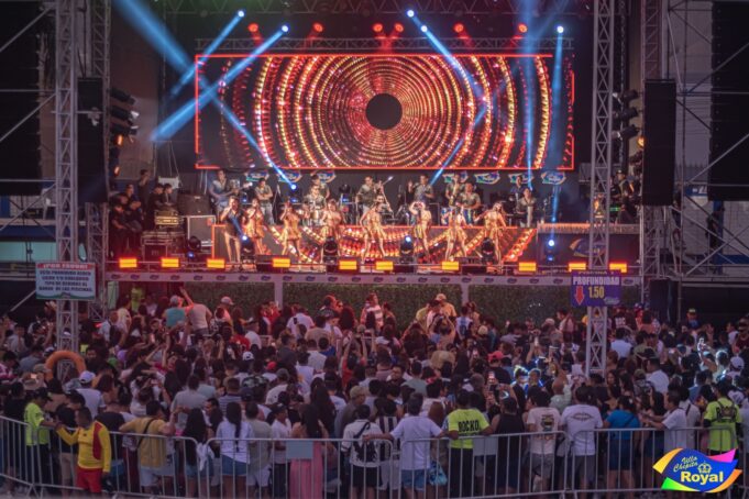 Corazón Serrano realizó un gran concierto en Villa Chepita Royal Club