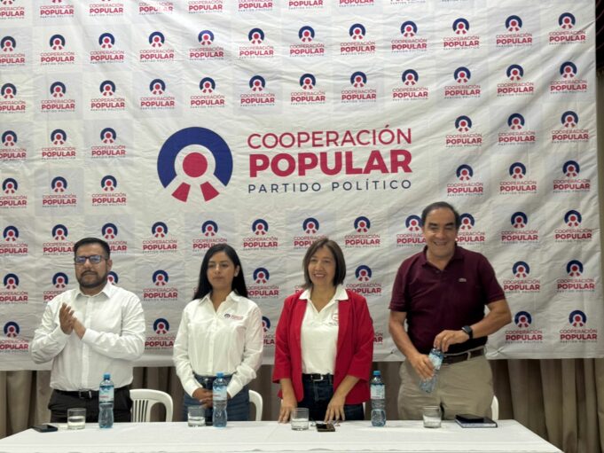 Yonhy Lescano se presenta como precandidato al 2026