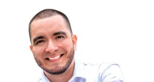 El talentoso escritor, hijo predilecto de Jesús María, Luiz Carlos Reátegui presenta su nueva edición de su libro «El Susurro de tu piel»