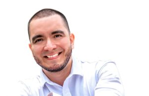 El talentoso escritor, hijo predilecto de Jesús María, Luiz Carlos Reátegui presenta su nueva edición de su libro «El Susurro de tu piel»