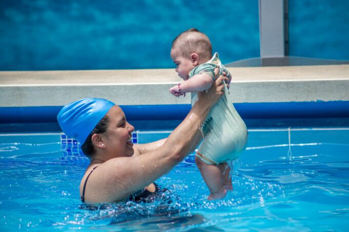 ¡Diversión y aprendizaje en el agua! Talleres de Aquabebé en la Piscina Municipal de Pueblo Libre