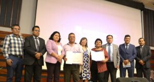 Derrama magisterial reconoce trayectoria de maestras y maestros cesantes