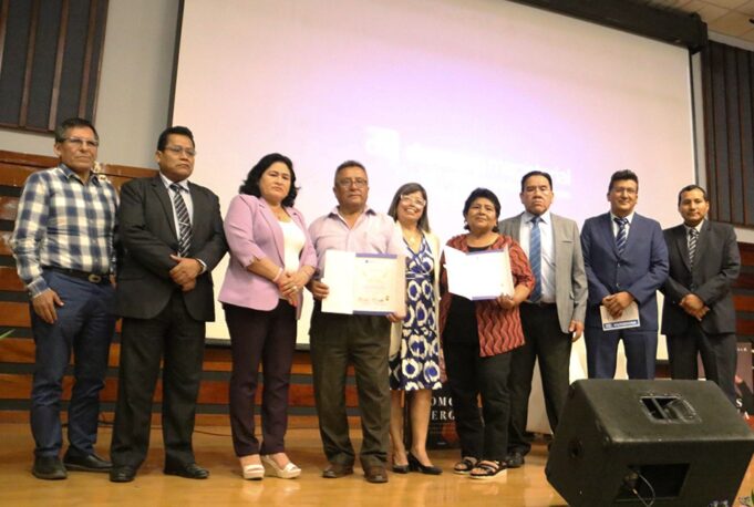 Derrama magisterial reconoce trayectoria de maestras y maestros cesantes