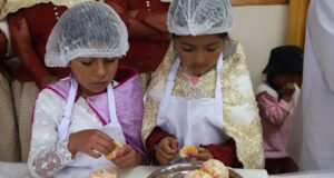 A más de 3500 m s.n.m. minichefs conquistan paladares durante lanzamiento de las vacaciones útiles en el Tambo Sachabamba