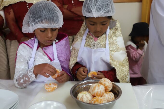 A más de 3500 m s.n.m. minichefs conquistan paladares durante lanzamiento de las vacaciones útiles en el Tambo Sachabamba