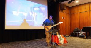 Escritor y periodista peruano presentó “Poetry Show» en New York