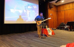 Escritor y periodista peruano presentó “Poetry Show» en New York