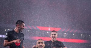 Barcelona en gran remontada le ganó al Benfica en Portugal 5-4 y clasificó a ocatvos de la Champions