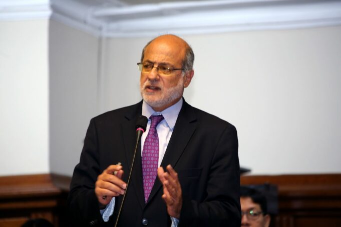 Fallece excongresista Daniel Abugattás a los 69 años