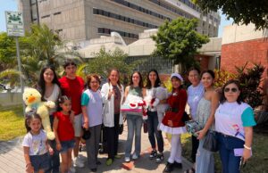 Jóvenes peruanos llevan alegría al Hospital Neoplásicas