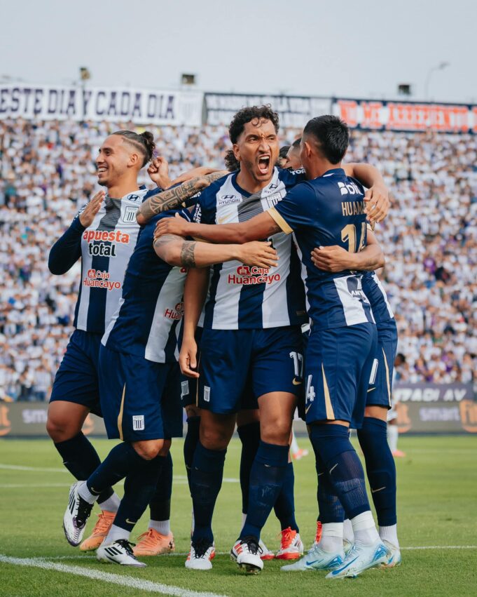 Alianza Lima venció a Emelec de Ecuador 2-0 en el estreno oficial ante sus hinchas en Matute