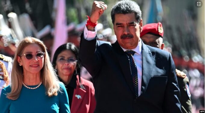 Nicolás Maduro asume tercer mandato en medio de protestas para otro período de 6 años
