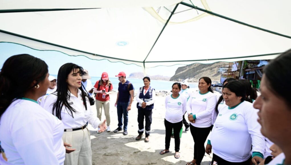 Ministra Desilú León coordina reactivación del turismo en playas norteñas afectadas por oleajes